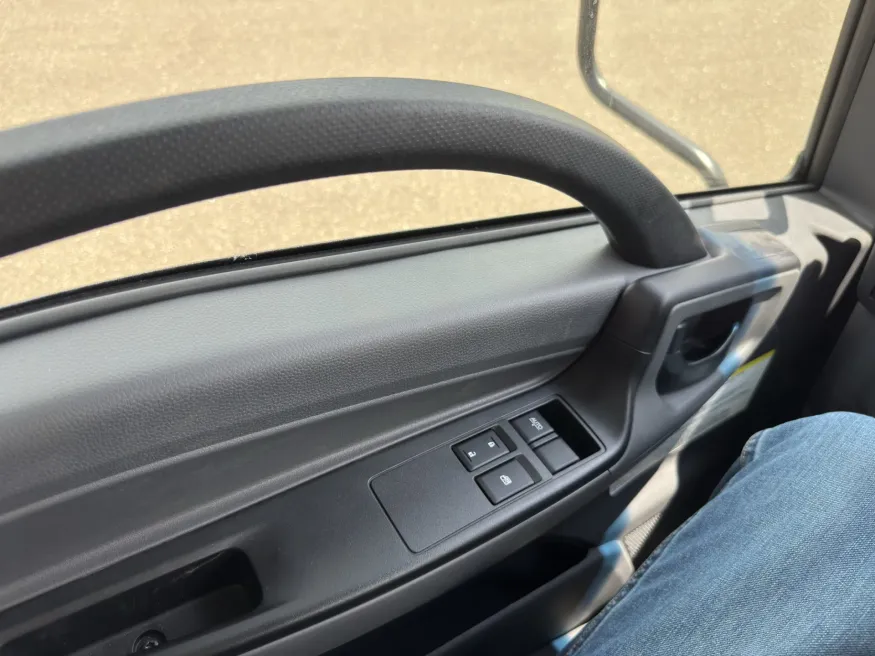 2025 Isuzu NRR | Photo 25 of 29