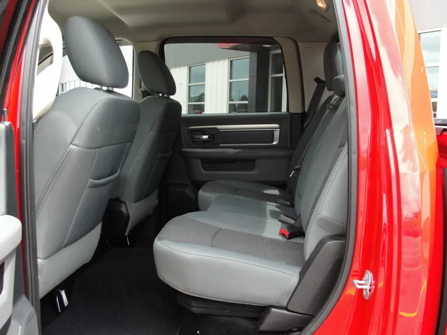 2015 RAM 1500 | Photo 11 of 17