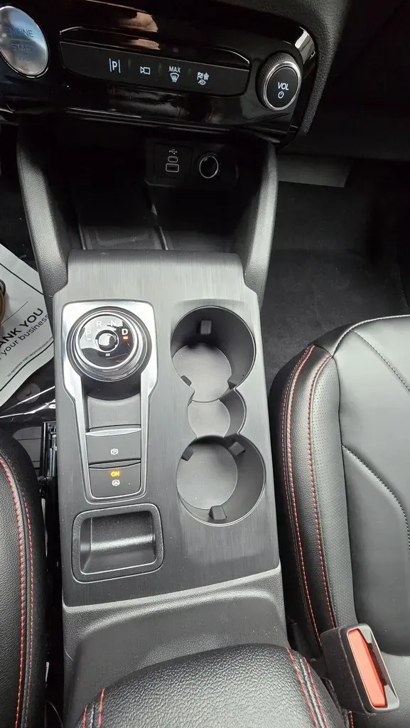 2026 Ford Escape Hybrid | Photo 25 of 32