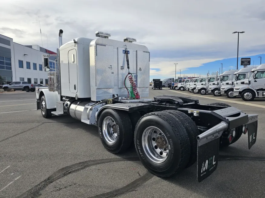 2018 Peterbilt 389 | Photo 6 of 20