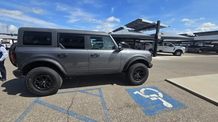 2022 Ford Bronco | Photo 4 of 30