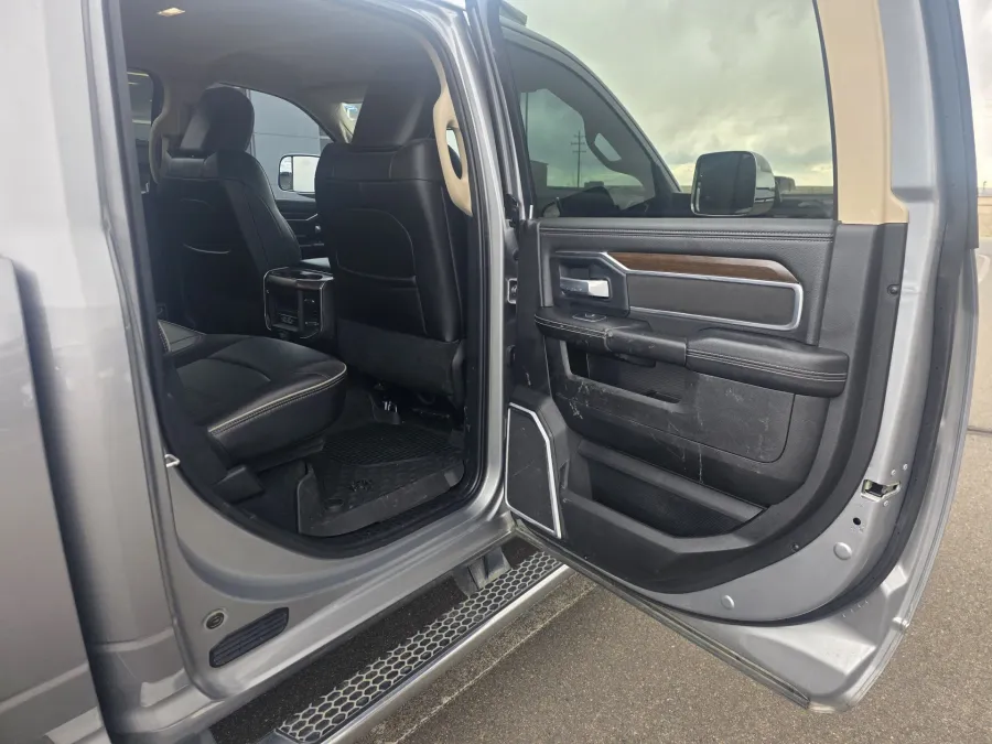 2022 RAM 3500 Laramie | Photo 14 of 28
