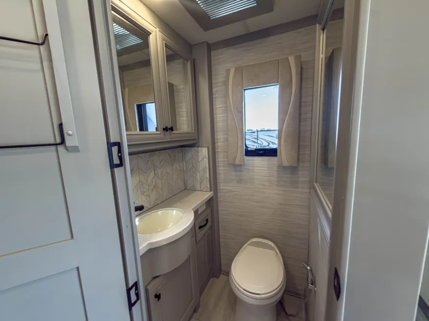 2026 Tiffin Phaeton 37 BH | Photo 24 of 43