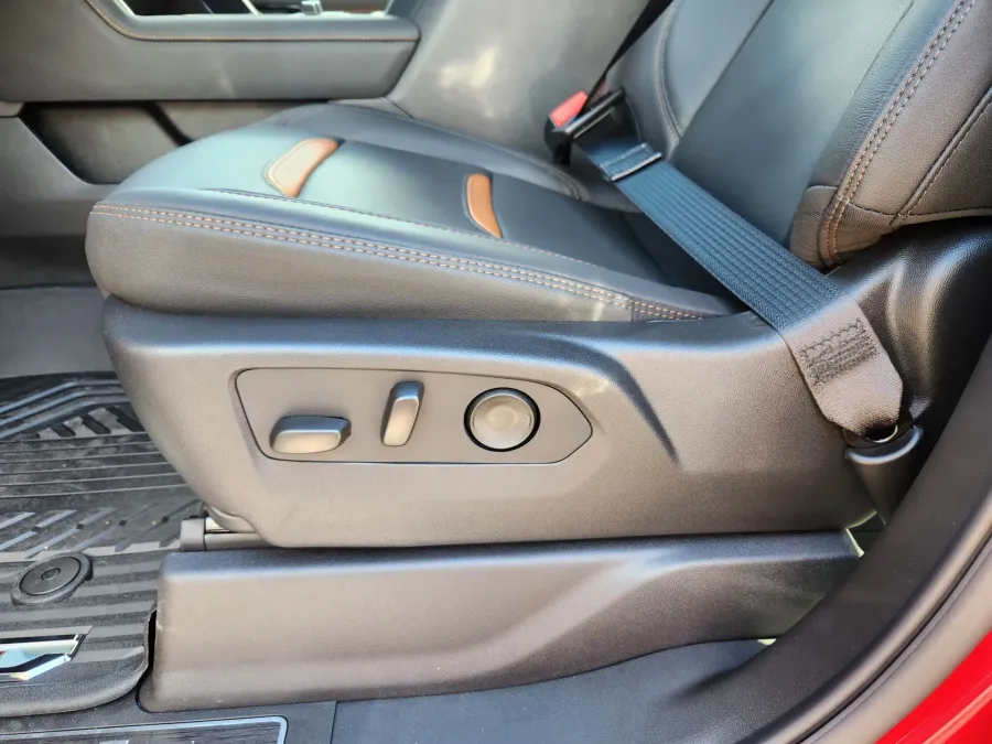 2026 GMC Sierra 2500HD AT4 | Photo 9 of 31