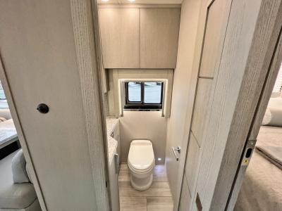 2023 Newmar King Aire 4521 | Thumbnail Photo 20 of 46