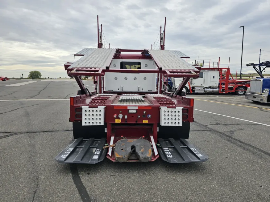 2023 Peterbilt 389 | Photo 6 of 21