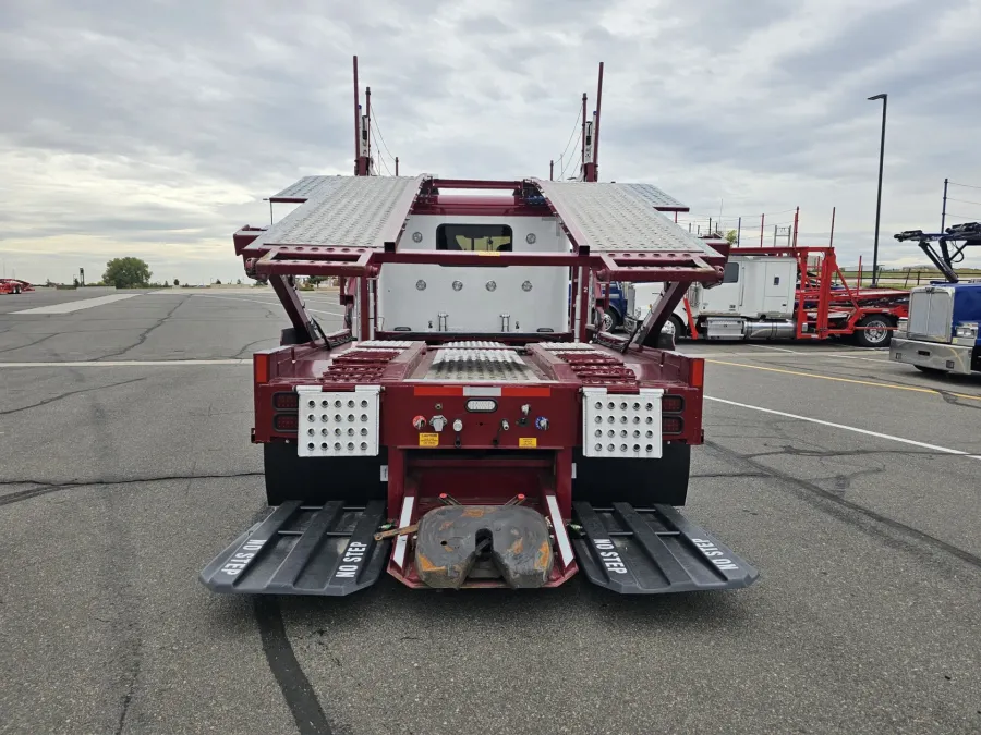 2023 Peterbilt 389 | Photo 6 of 21