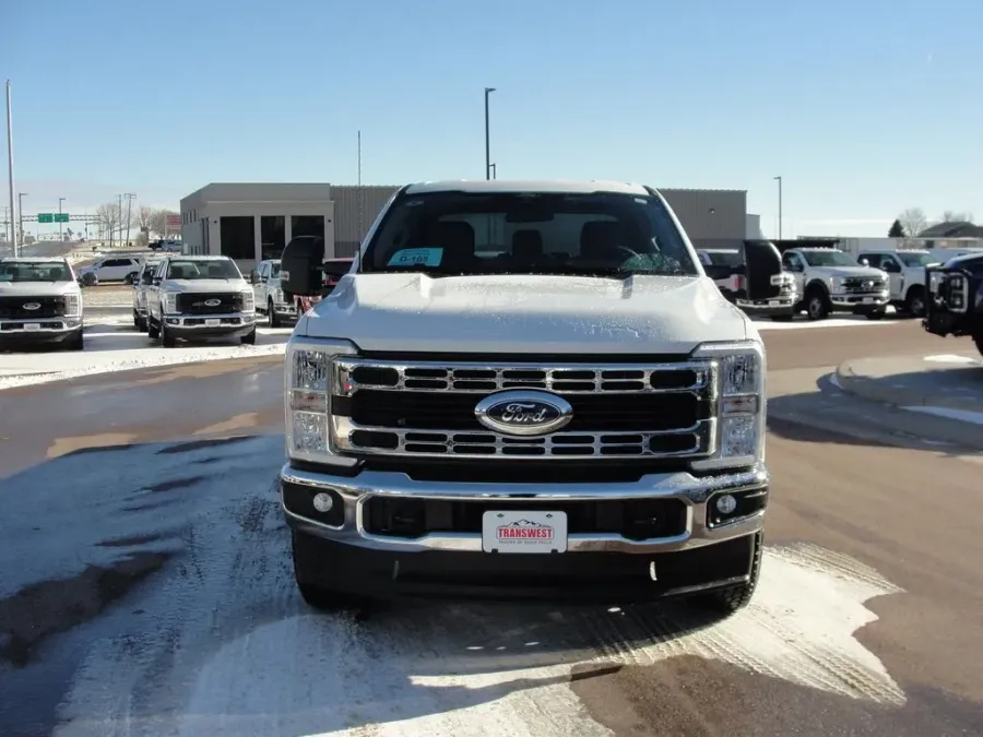 2025 Ford Super Duty F-350 XLT | Photo 7 of 12