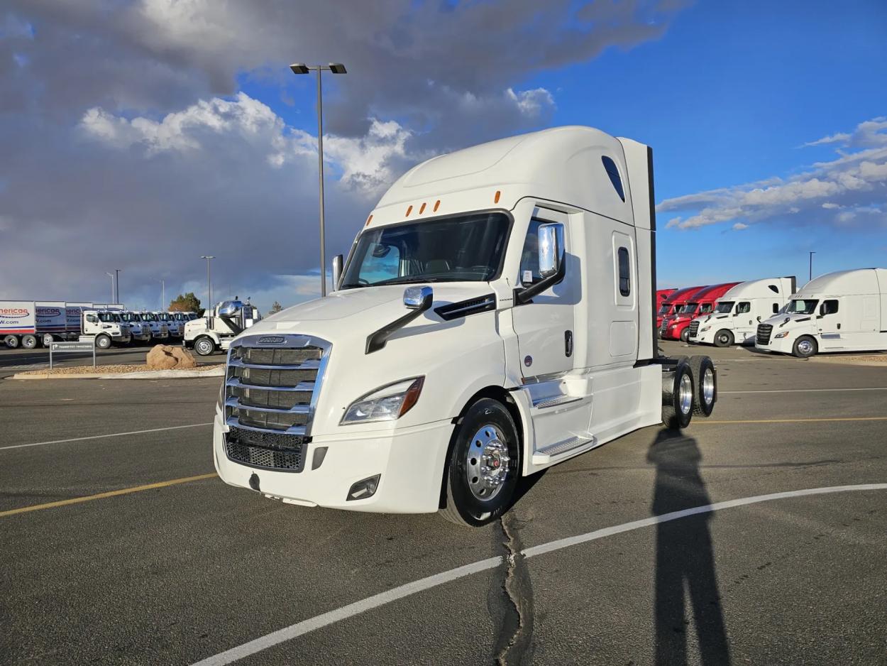 2022 Freightliner Cascadia 126 | Photo 1 of 22