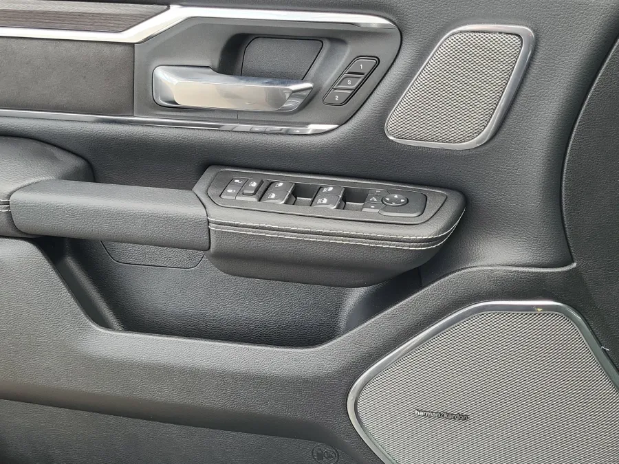 2025 RAM 1500 Laramie | Photo 20 of 26