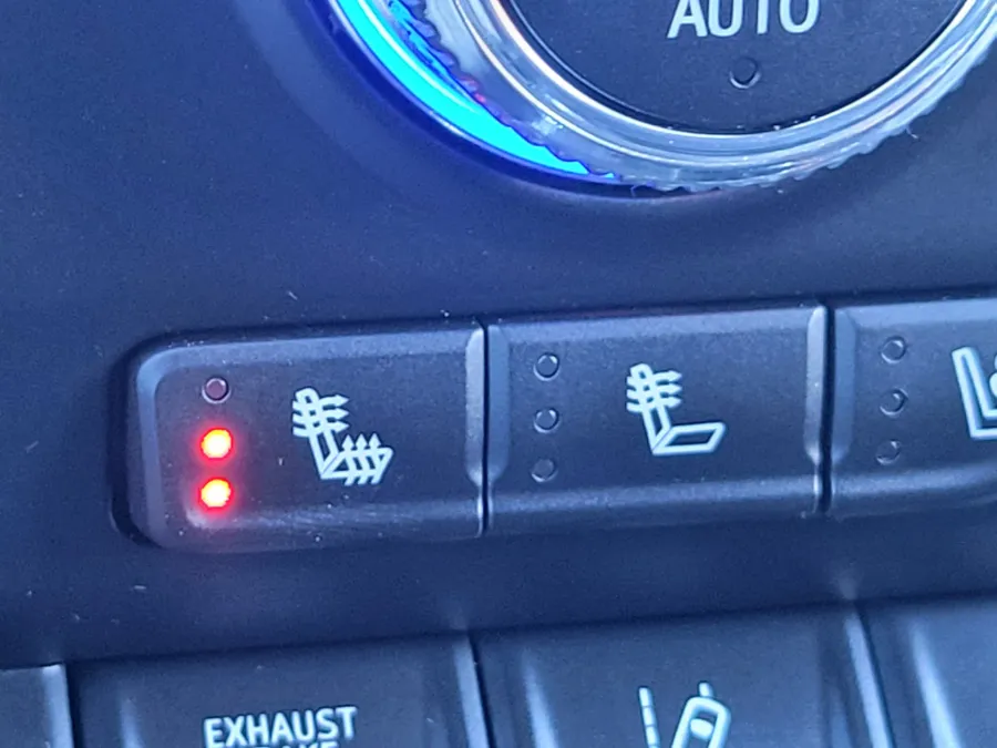 2022 GMC Sierra 3500HD AT4 | Photo 19 of 31