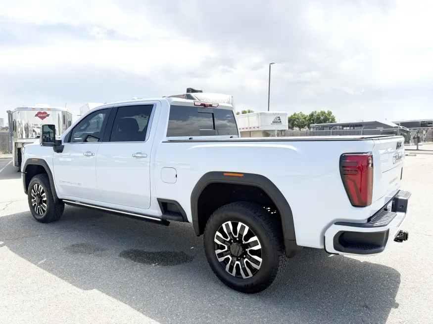 2026 GMC 2500 Denali Ultimate | Photo 11 of 23