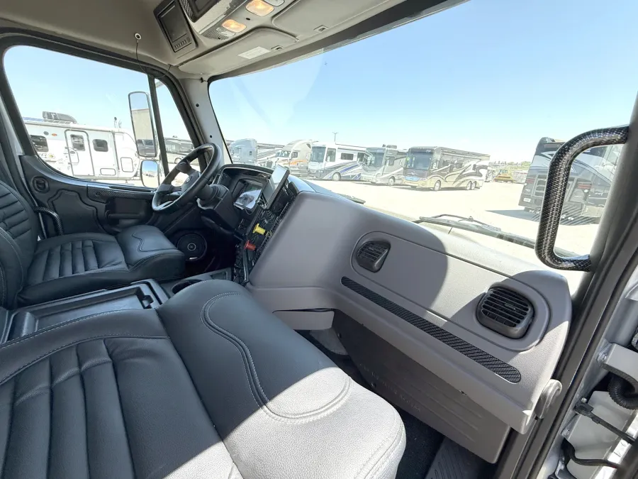 2024 Freightliner M2 106 Summit Hauler | Photo 21 of 22