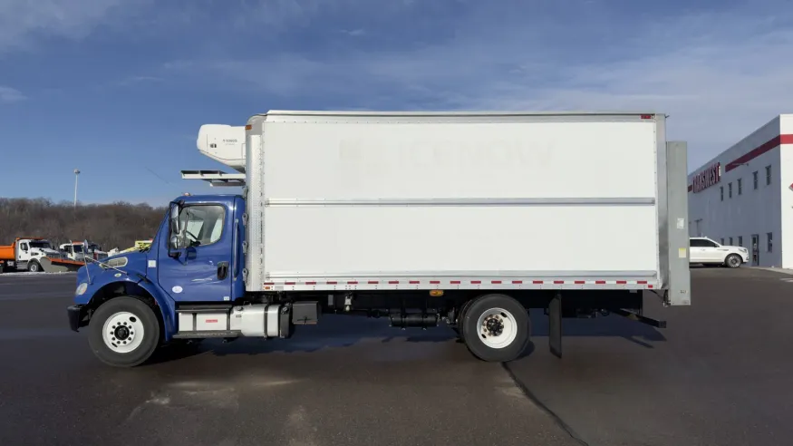 2019 Freightliner M2 106 | Photo 3 of 15