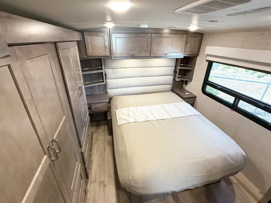 2022 Winnebago Forza 34T | Photo 7 of 17