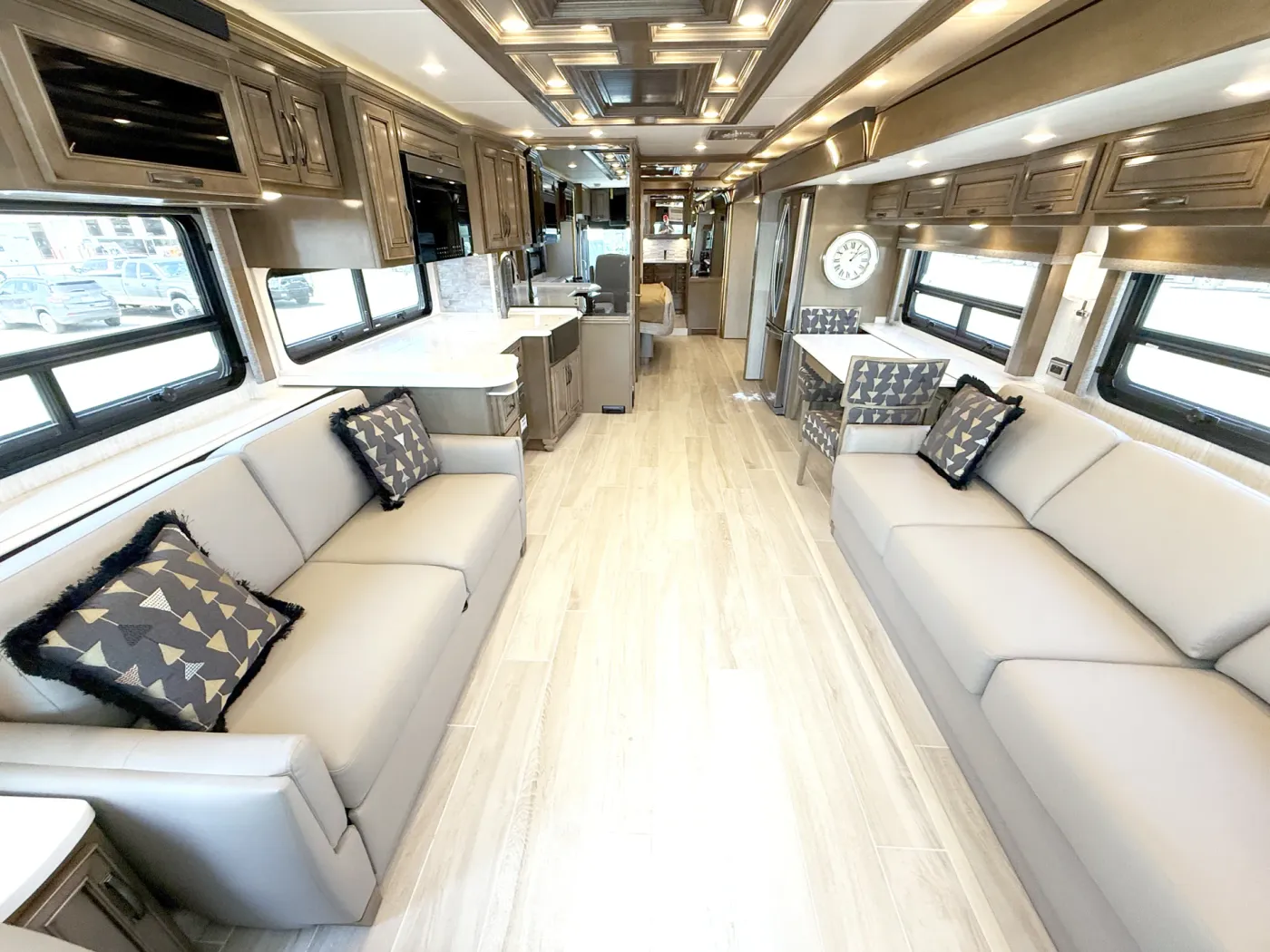 2026 Newmar Dutch Star 4081 | Photo 3 of 32