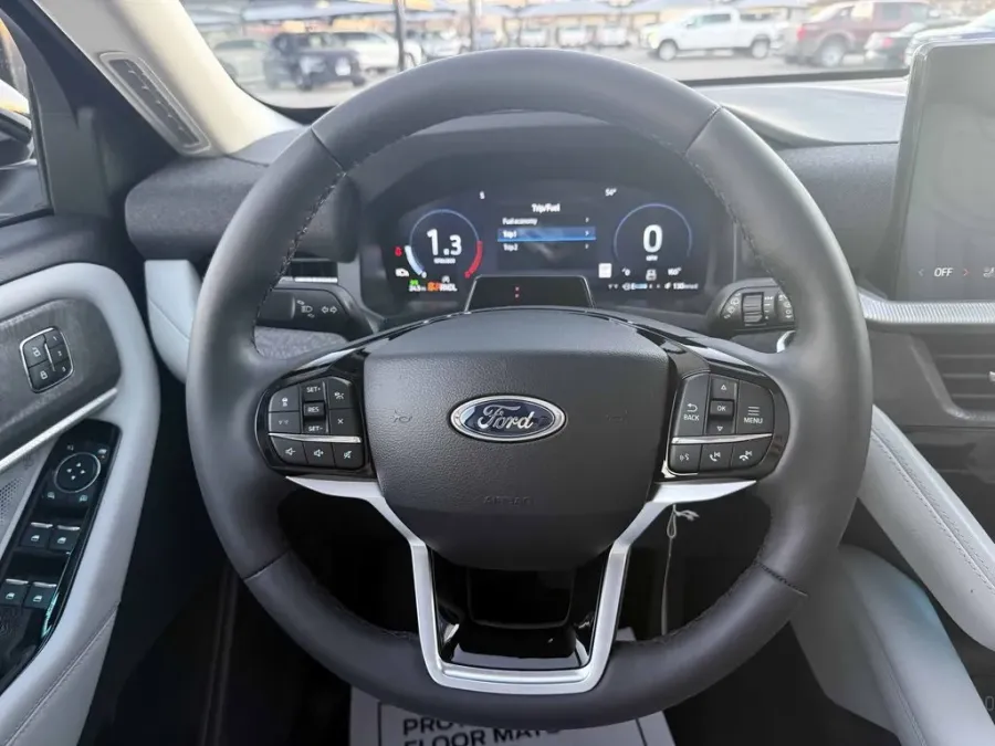 2026 Ford Explorer | Photo 15 of 25