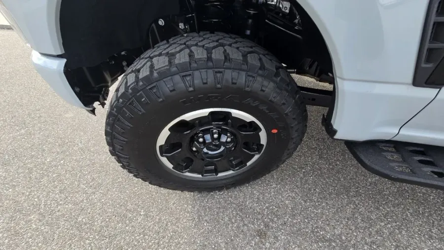 2026 Ford Super Duty F-350 | Photo 9 of 30