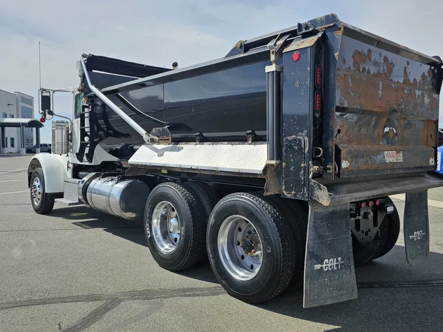 2019 Peterbilt 367 | Photo 7 of 19