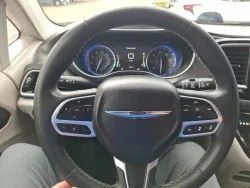 2023 Chrysler Pacifica Touring L | Thumbnail Photo 22 of 23