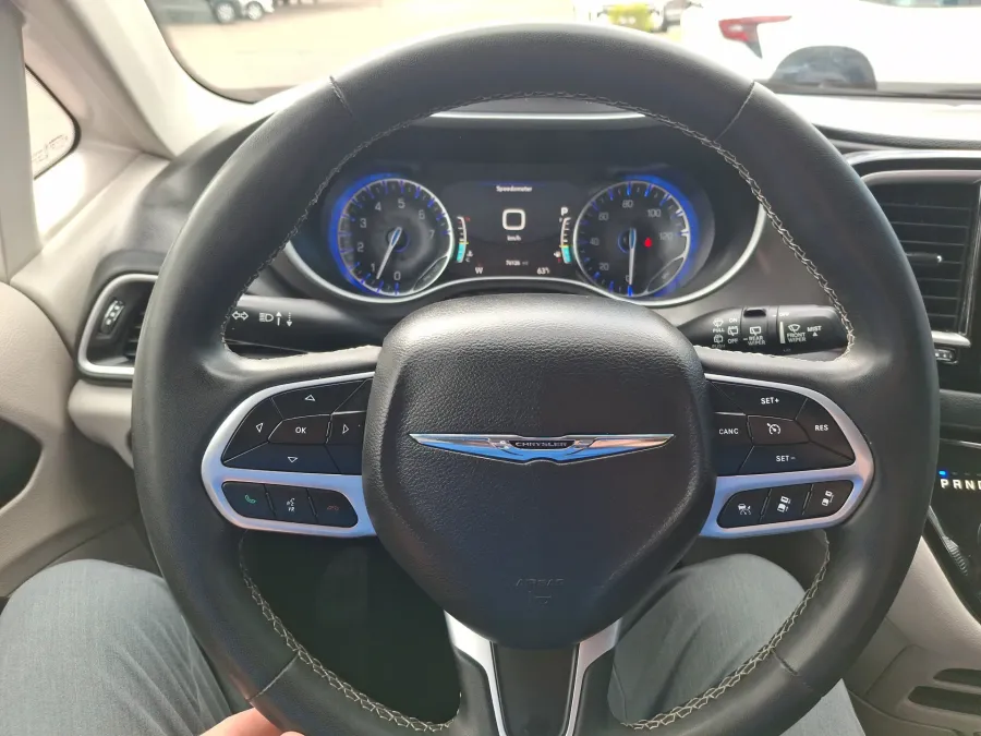 2023 Chrysler Pacifica Touring L | Photo 22 of 23