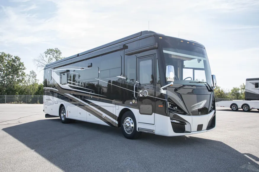 2023 Tiffin Phaeton 37BH | Photo 7 of 28