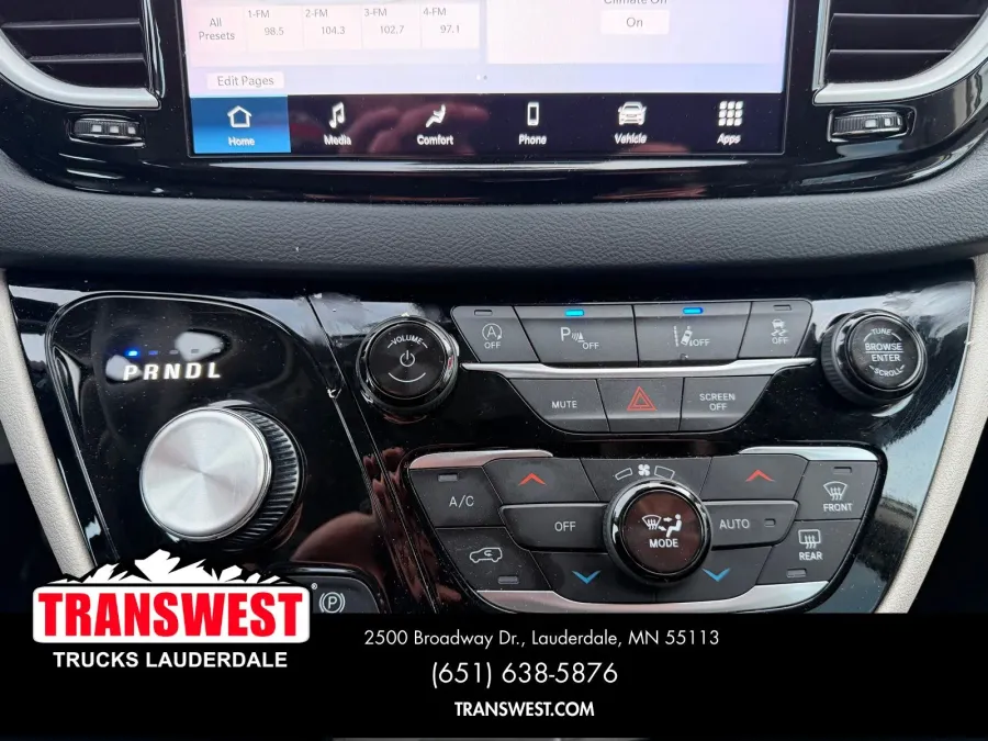 2024 Chrysler Pacifica Touring L | Photo 13 of 24