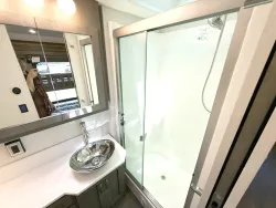 2027 Newmar Bay Star 3640 | Thumbnail Photo 14 of 31