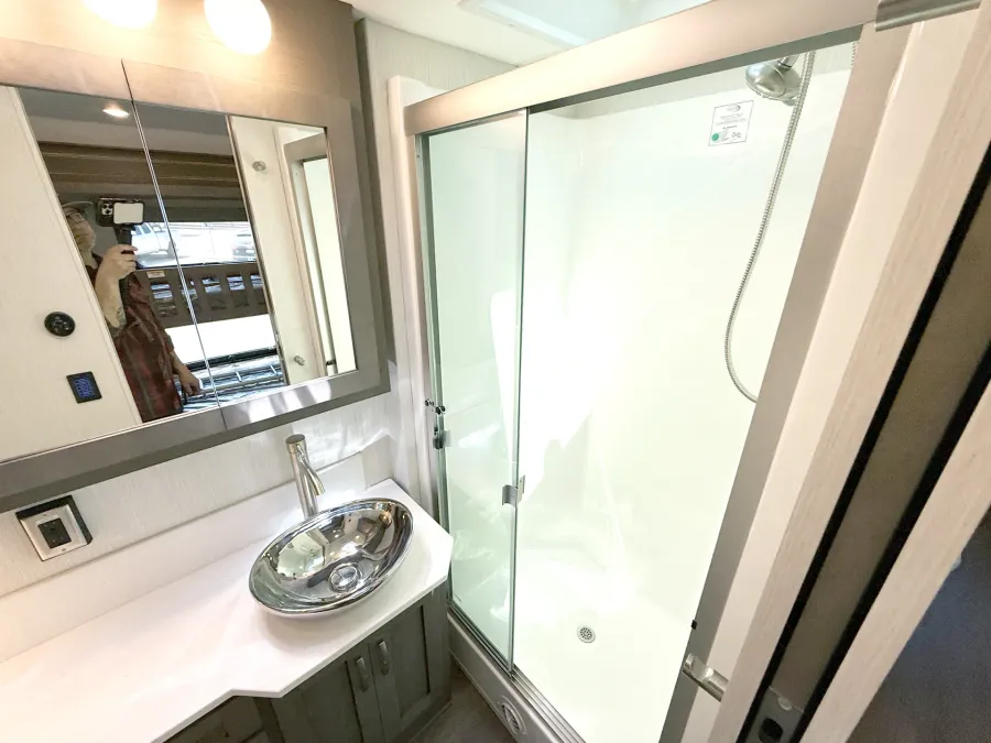 2027 Newmar Bay Star 3640 | Photo 14 of 31