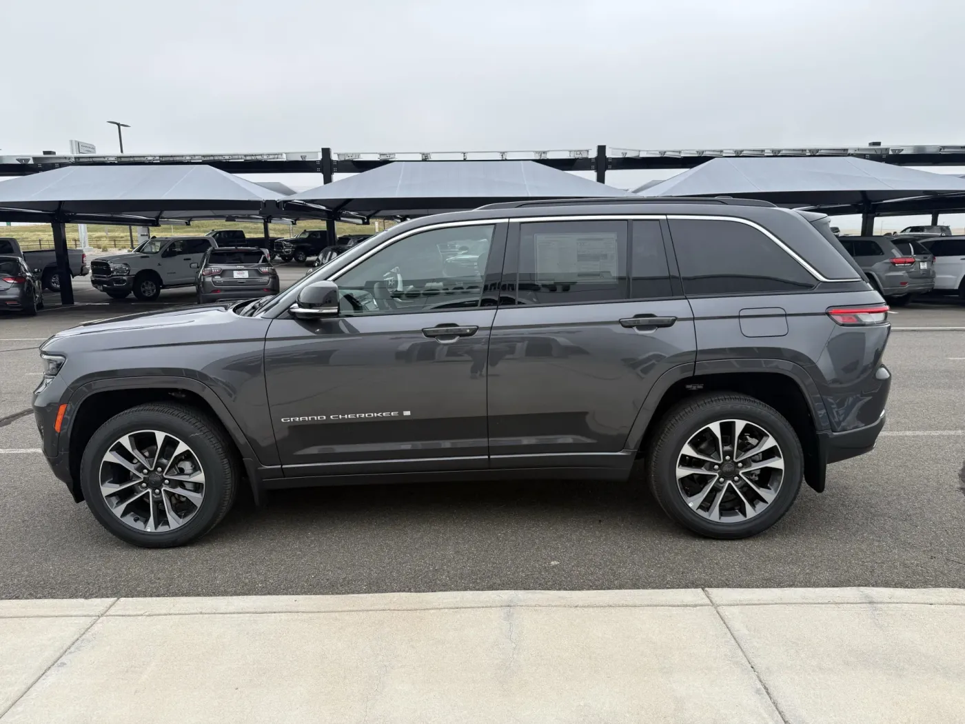 2025 Jeep Grand Cherokee Overland | Photo 4 of 19