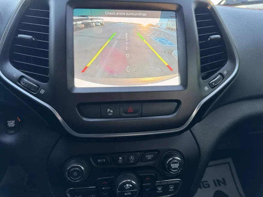 2020 Jeep Cherokee Trailhawk | Photo 12 of 15