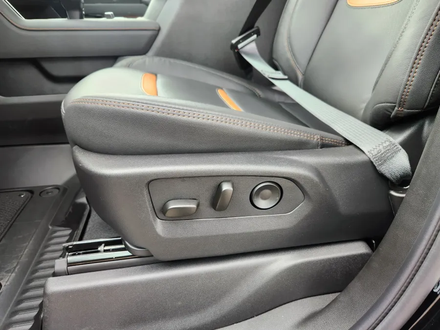 2026 GMC Sierra 1500 AT4 | Photo 9 of 31