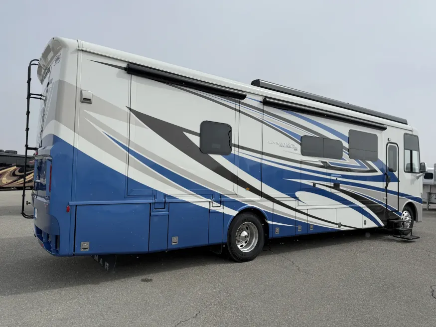 2022 Newmar Canyon Star 3722 | Photo 17 of 28