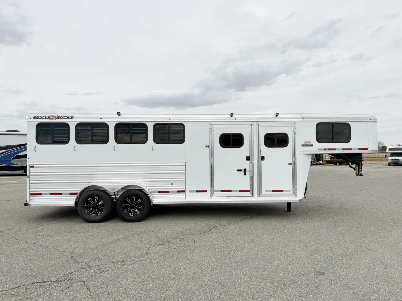 2026 Logan Coach Bullseye 4HGN | Photo 3 of 17