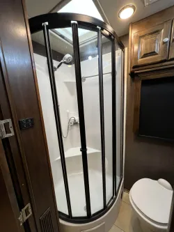 2016 Tiffin Allegro Red 33AA | Thumbnail Photo 16 of 20