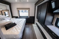 2026 Newmar Bay Star 3225 | Thumbnail Photo 18 of 19