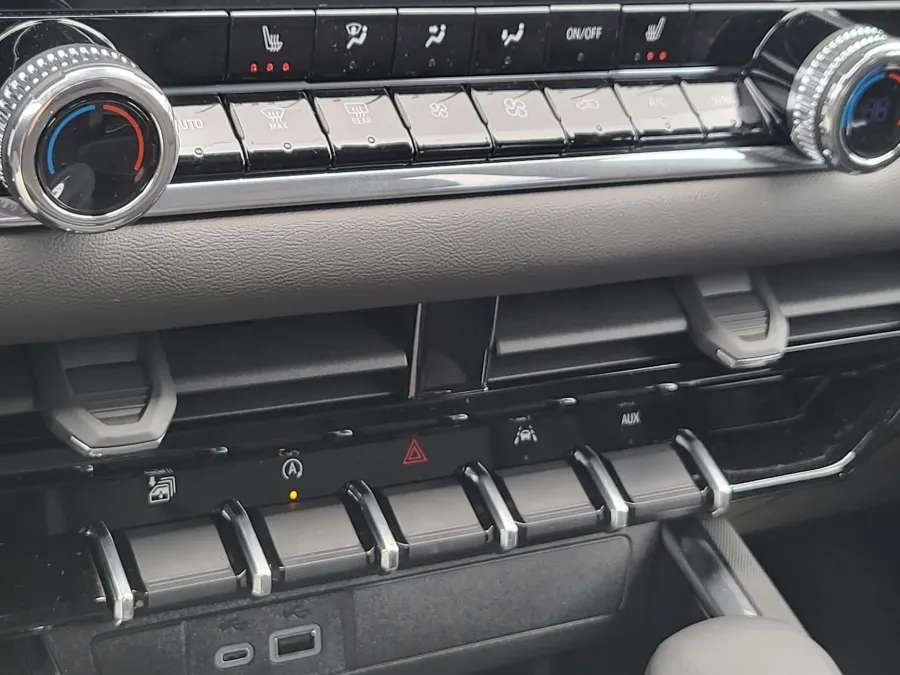 2026 GMC Canyon 4WD Elevation | Photo 16 of 26