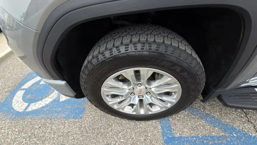 2023 GMC Sierra 1500 | Photo 9 of 31