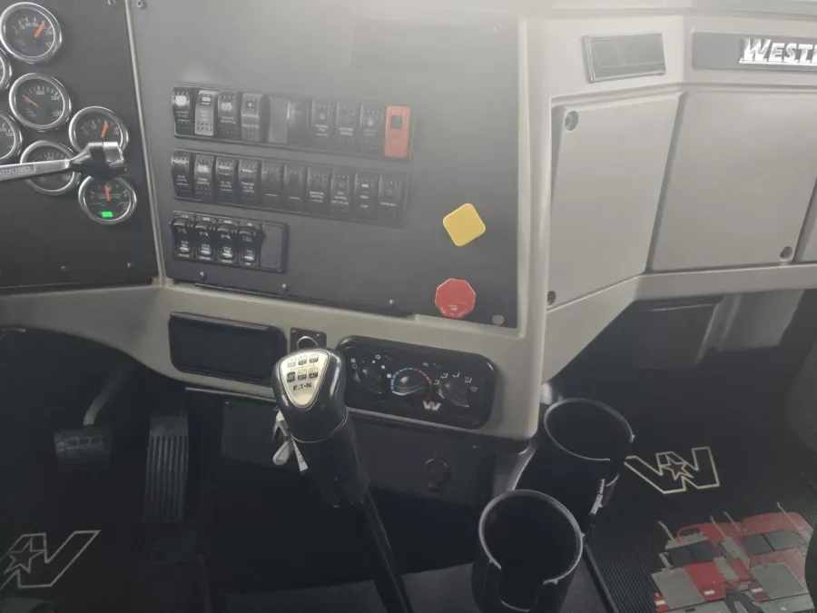 2018 Western Star 4700SF | Photo 14 of 17