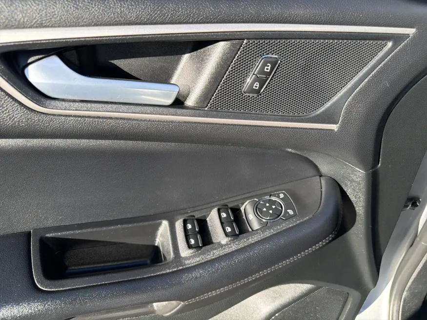 2023 Ford Edge SEL | Photo 11 of 20