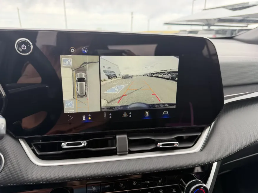 2025 Chevrolet Equinox AWD LT | Photo 14 of 18