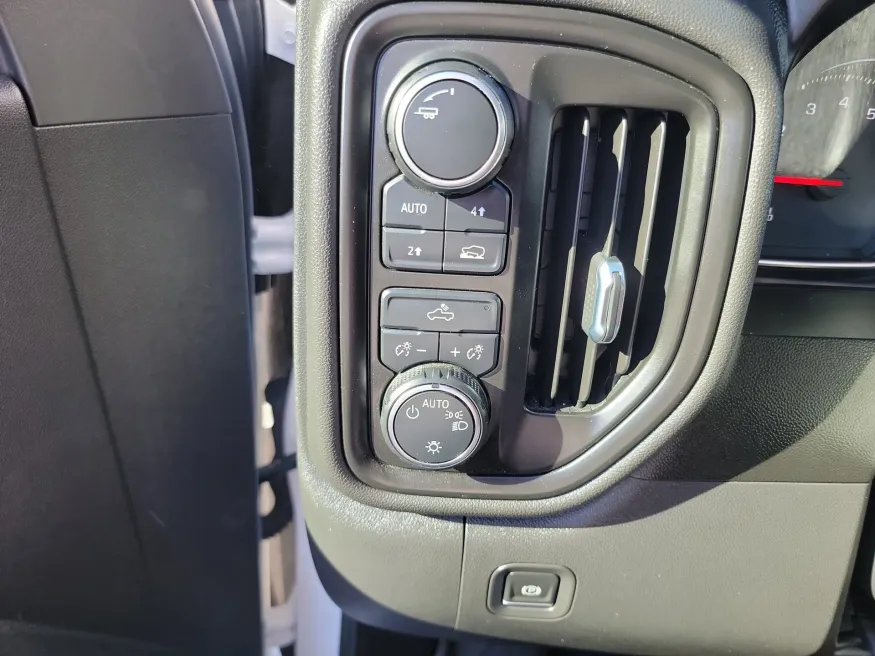 2021 Chevrolet Silverado 1500 Custom | Photo 11 of 16