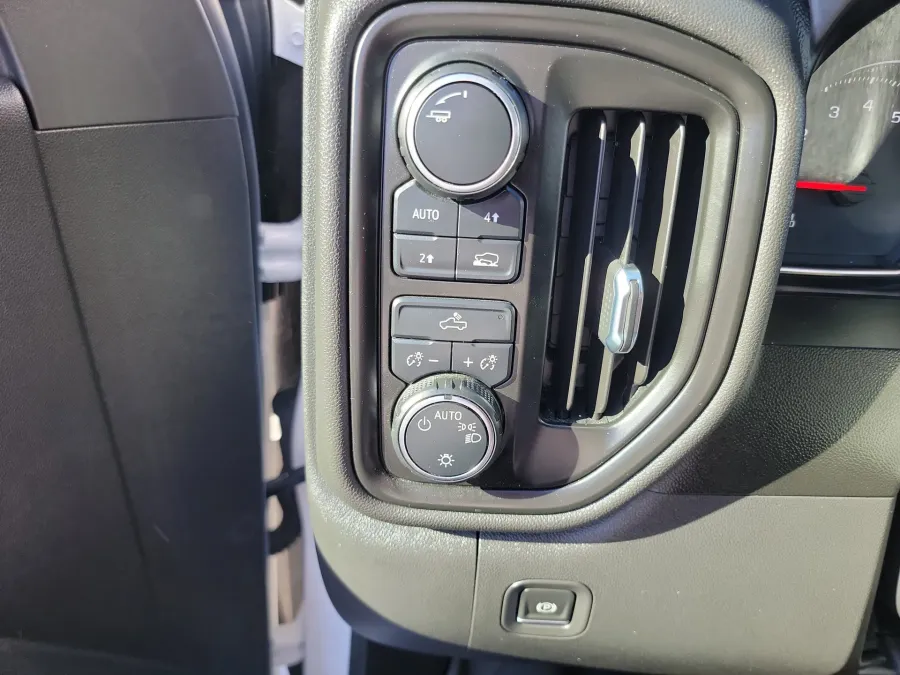 2021 Chevrolet Silverado 1500 Custom | Photo 11 of 16