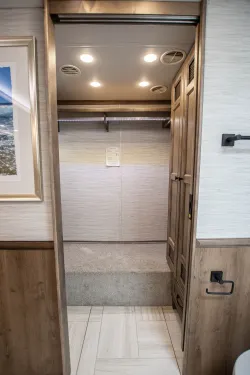 2026 Tiffin Phaeton 44OH | Thumbnail Photo 29 of 31