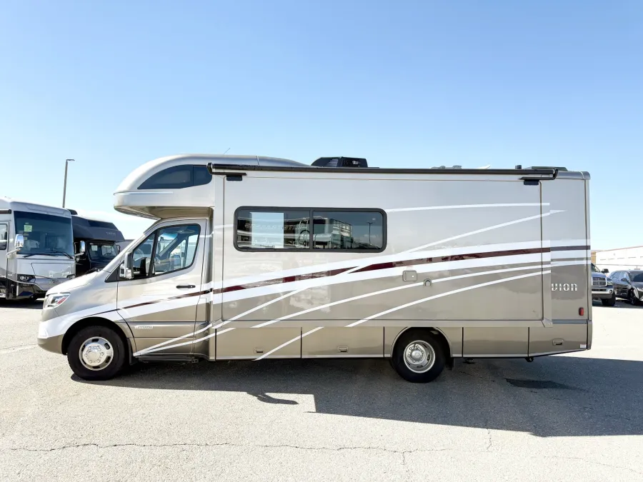 2021 Winnebago Navion 24D | Photo 18 of 24