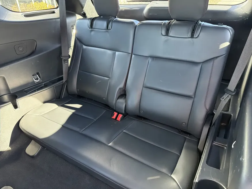 2025 Ford Explorer ST-Line | Photo 10 of 23