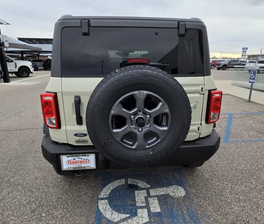 2025 Ford Bronco | Photo 7 of 29