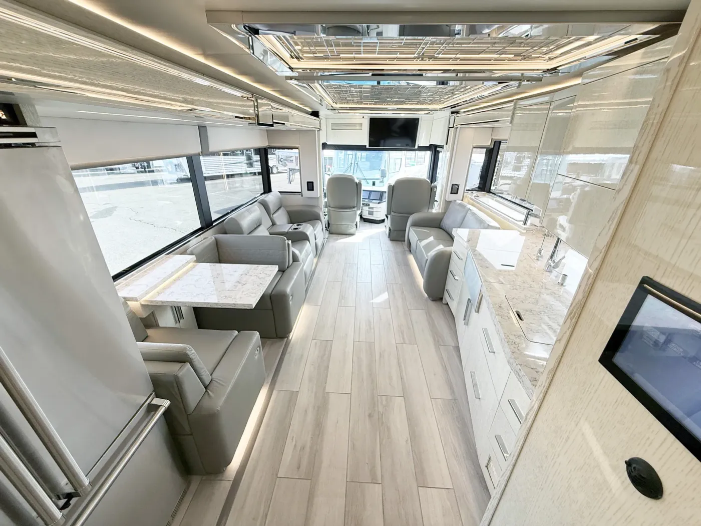 2024 Newmar King Aire 4531 | Photo 3 of 30