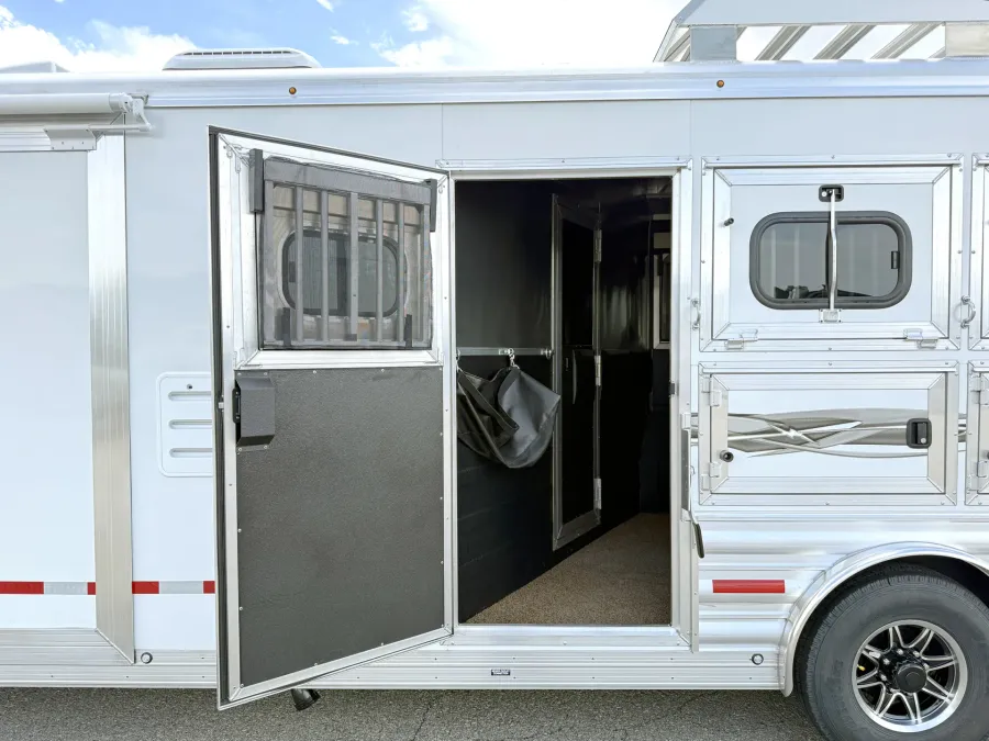 2025 Logan Coach Select 812 3HLQ | Photo 23 of 27