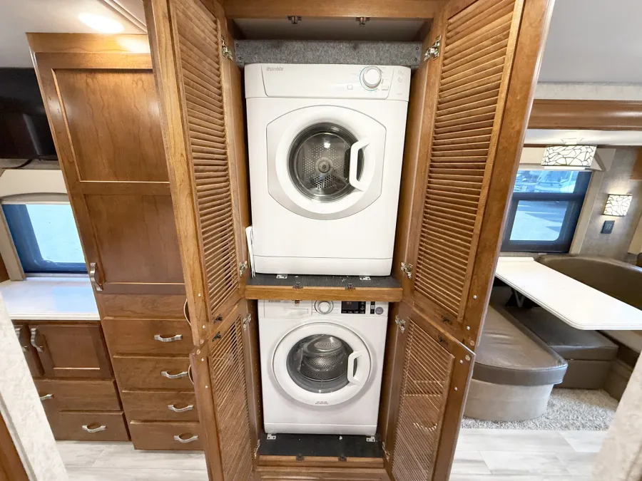 2022 Renegade Valencia 38RB | Photo 13 of 31